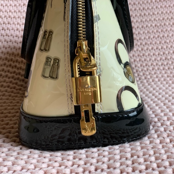 LOUIS VUITTON (COLLECTOR)
Alma "Sticker Animation" Handbag By Nicolas Ghesquière - Picture 5 of 9